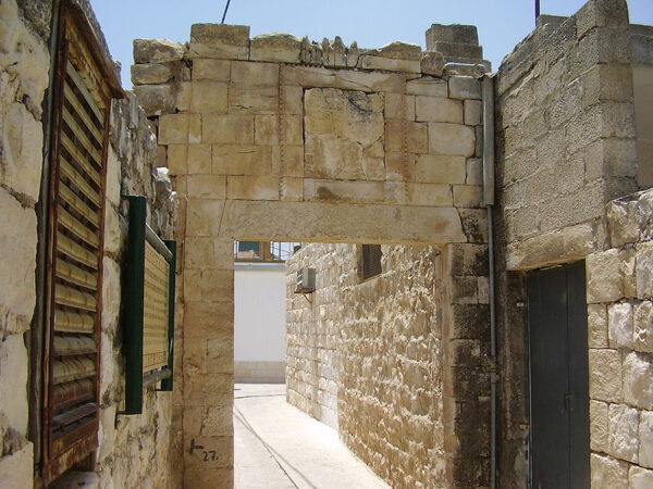 מבנה עתיק בריחניה